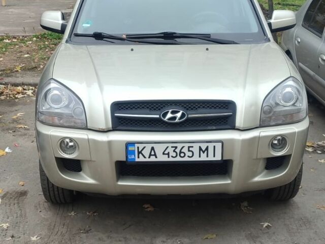 Серый Хендай Туксон, объемом двигателя 2 л и пробегом 169 тыс. км за 7500 $, фото 1 на Automoto.ua