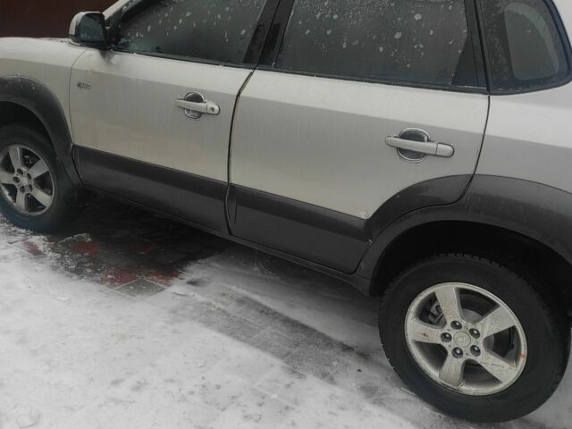 Сірий Хендай Туксон, об'ємом двигуна 2 л та пробігом 216 тис. км за 7900 $, фото 1 на Automoto.ua