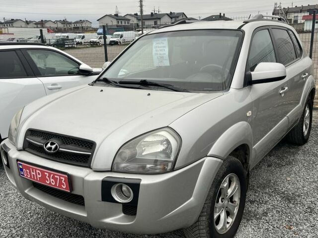 Серый Хендай Туксон, объемом двигателя 2 л и пробегом 230 тыс. км за 7550 $, фото 1 на Automoto.ua