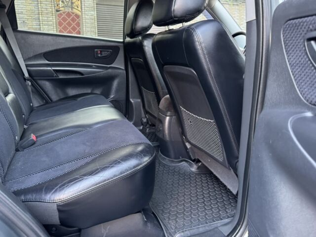 Серый Хендай Туксон, объемом двигателя 1.98 л и пробегом 0 тыс. км за 8800 $, фото 1 на Automoto.ua