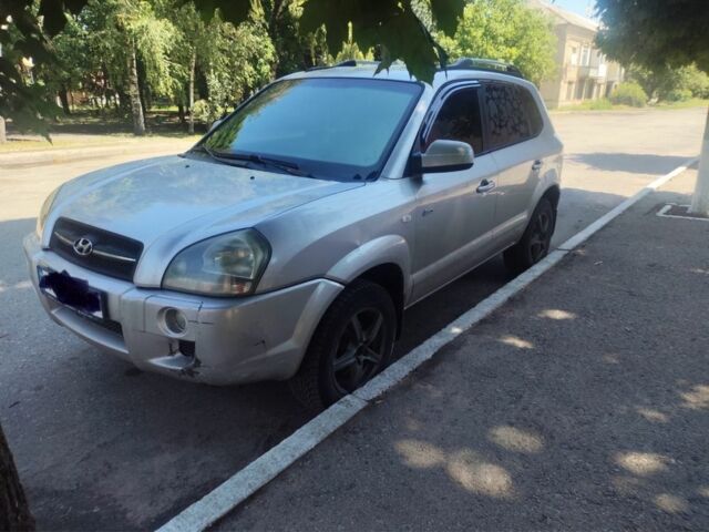 Сірий Хендай Туксон, об'ємом двигуна 2 л та пробігом 225 тис. км за 4500 $, фото 1 на Automoto.ua