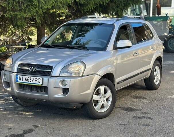 Сірий Хендай Туксон, об'ємом двигуна 2 л та пробігом 230 тис. км за 5900 $, фото 1 на Automoto.ua