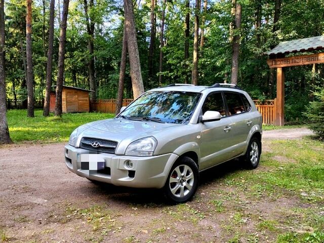 Сірий Хендай Туксон, об'ємом двигуна 2 л та пробігом 233 тис. км за 6200 $, фото 1 на Automoto.ua