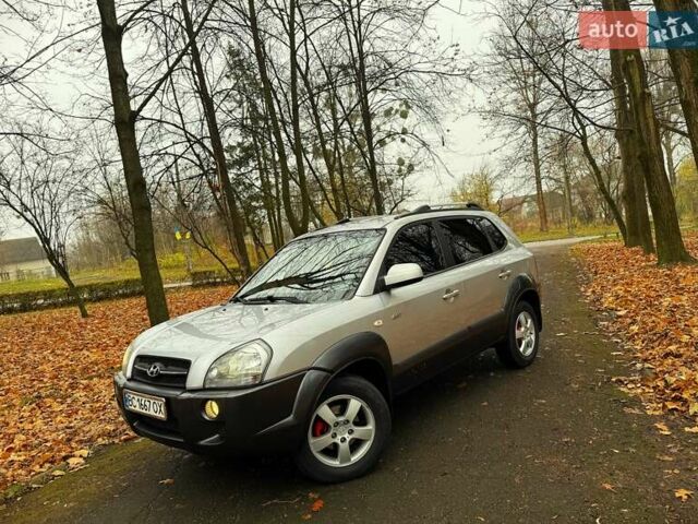 Серый Хендай Туксон, объемом двигателя 2 л и пробегом 248 тыс. км за 6599 $, фото 1 на Automoto.ua