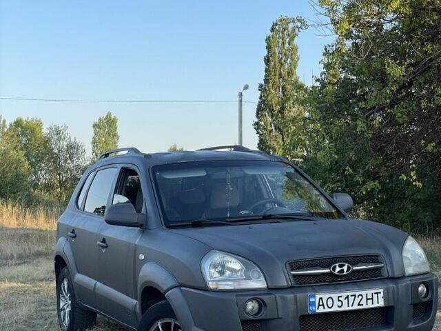 Сірий Хендай Туксон, об'ємом двигуна 2 л та пробігом 200 тис. км за 4365 $, фото 1 на Automoto.ua