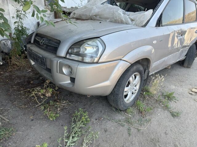 Сірий Хендай Туксон, об'ємом двигуна 2.7 л та пробігом 200 тис. км за 2500 $, фото 1 на Automoto.ua