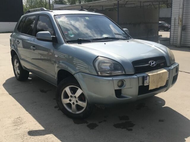 Серый Хендай Туксон, объемом двигателя 2 л и пробегом 240 тыс. км за 8100 $, фото 1 на Automoto.ua