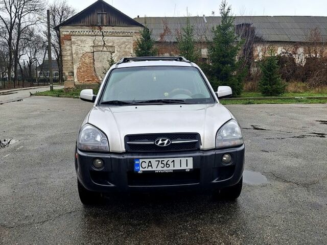 Сірий Хендай Туксон, об'ємом двигуна 2.7 л та пробігом 115 тис. км за 7200 $, фото 1 на Automoto.ua