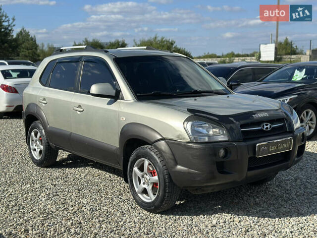Сірий Хендай Туксон, об'ємом двигуна 1.98 л та пробігом 207 тис. км за 6900 $, фото 1 на Automoto.ua