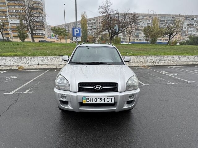 Серый Хендай Туксон, объемом двигателя 2 л и пробегом 163 тыс. км за 8350 $, фото 1 на Automoto.ua