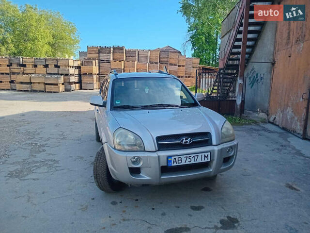 Сірий Хендай Туксон, об'ємом двигуна 1.98 л та пробігом 270 тис. км за 6800 $, фото 1 на Automoto.ua
