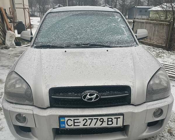 Серый Хендай Туксон, объемом двигателя 2 л и пробегом 280 тыс. км за 7200 $, фото 1 на Automoto.ua