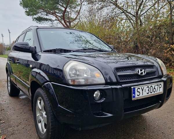 Серый Хендай Туксон, объемом двигателя 2 л и пробегом 240 тыс. км за 4200 $, фото 1 на Automoto.ua