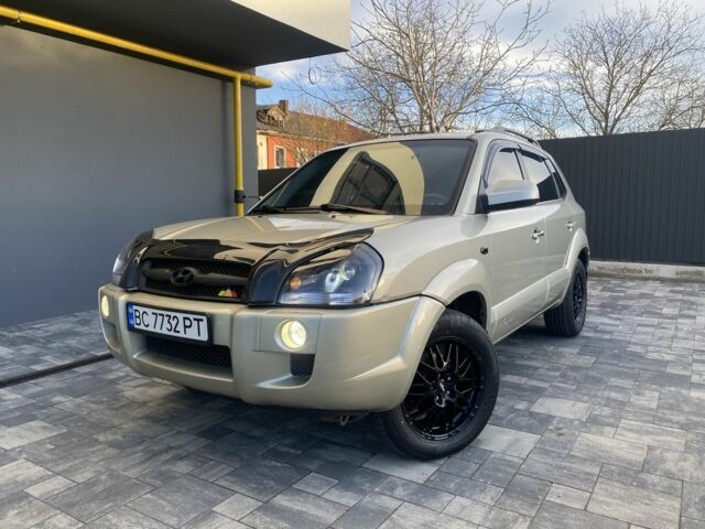 Серый Хендай Туксон, объемом двигателя 2.7 л и пробегом 172 тыс. км за 7500 $, фото 1 на Automoto.ua