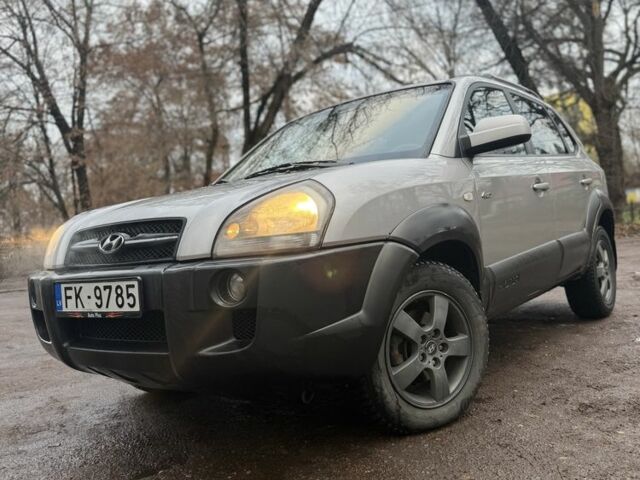 Сірий Хендай Туксон, об'ємом двигуна 2.7 л та пробігом 370 тис. км за 2900 $, фото 1 на Automoto.ua