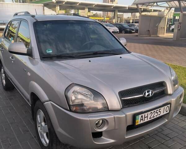 Сірий Хендай Туксон, об'ємом двигуна 1.98 л та пробігом 258 тис. км за 6800 $, фото 1 на Automoto.ua