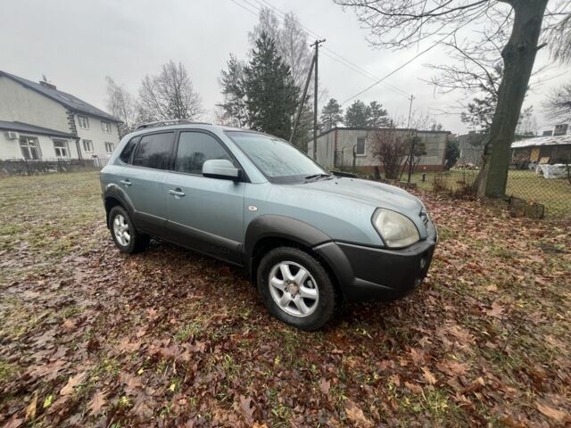 Серый Хендай Туксон, объемом двигателя 2 л и пробегом 84 тыс. км за 3100 $, фото 1 на Automoto.ua