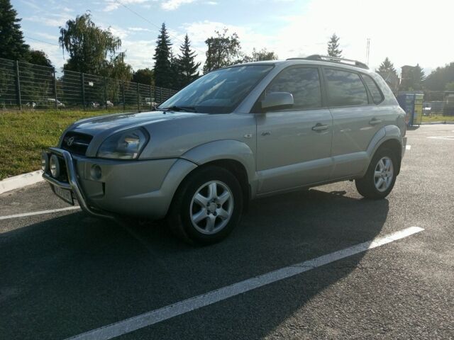 Хендай Туксон 2006 в Житомире на Automoto.ua Серый Хендай Туксон, объемом двигателя 2 л и пробегом 293 тыс. км за 7800 $, фото 1 на Automoto.ua
