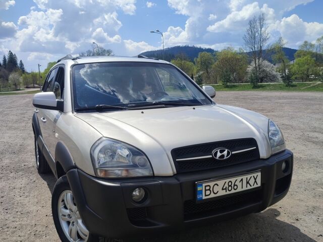 Сірий Хендай Туксон, об'ємом двигуна 2 л та пробігом 248 тис. км за 7199 $, фото 1 на Automoto.ua