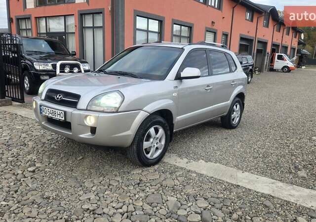 Хендай Туксон 2006 в Тячеве на Automoto.ua Серый Хендай Туксон, объемом двигателя 1.98 л и пробегом 192 тыс. км за 6950 $, фото 1 на Automoto.ua