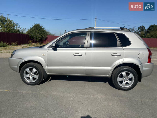 Серый Хендай Туксон, объемом двигателя 2 л и пробегом 140 тыс. км за 8100 $, фото 1 на Automoto.ua