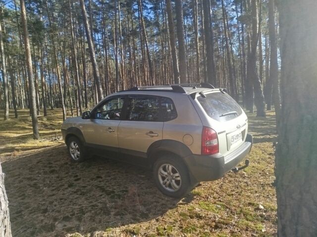 Хендай Туксон 2006 в Носовке на Automoto.ua Серый Хендай Туксон, объемом двигателя 2.7 л и пробегом 211 тыс. км за 7500 $, фото 1 на Automoto.ua