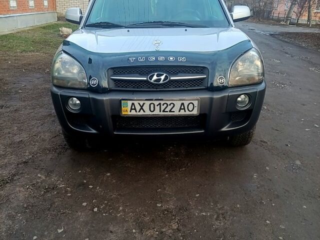 Сірий Хендай Туксон, об'ємом двигуна 2 л та пробігом 300 тис. км за 7000 $, фото 1 на Automoto.ua