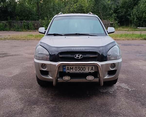 Сірий Хендай Туксон, об'ємом двигуна 1.98 л та пробігом 224 тис. км за 6700 $, фото 1 на Automoto.ua
