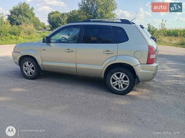 Сірий Хендай Туксон, об'ємом двигуна 1.98 л та пробігом 270 тис. км за 7000 $, фото 1 на Automoto.ua