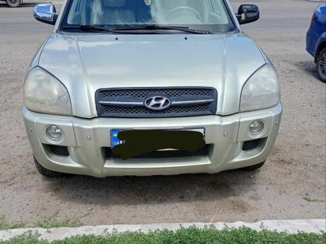 Сірий Хендай Туксон, об'ємом двигуна 2 л та пробігом 270 тис. км за 7000 $, фото 1 на Automoto.ua