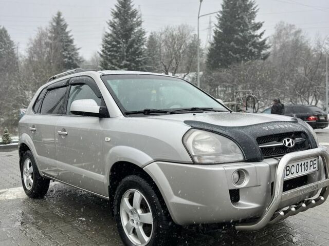Сірий Хендай Туксон, об'ємом двигуна 2 л та пробігом 241 тис. км за 6700 $, фото 1 на Automoto.ua