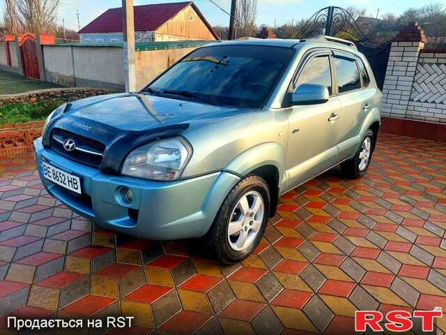 Серый Хендай Туксон, объемом двигателя 2 л и пробегом 175 тыс. км за 6250 $, фото 1 на Automoto.ua