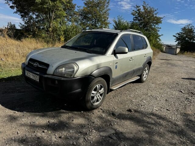 Хендай Туксон 2006 в Краматорске на Automoto.ua Серый Хендай Туксон, объемом двигателя 2 л и пробегом 300 тыс. км за 3500 $, фото 1 на Automoto.ua