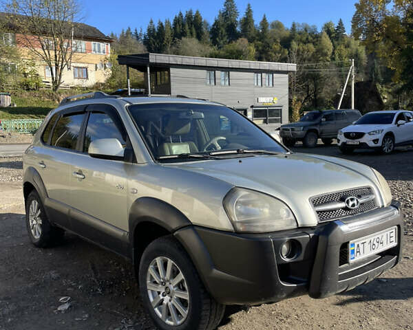 Сірий Хендай Туксон, об'ємом двигуна 2.7 л та пробігом 199 тис. км за 7000 $, фото 1 на Automoto.ua