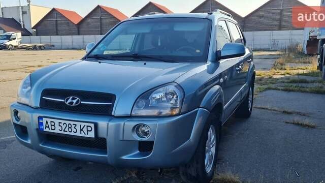 Сірий Хендай Туксон, об'ємом двигуна 1.99 л та пробігом 190 тис. км за 9600 $, фото 1 на Automoto.ua