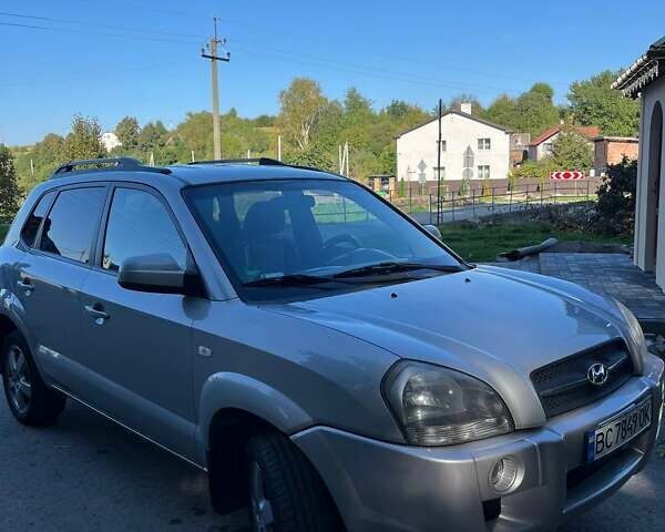 Сірий Хендай Туксон, об'ємом двигуна 1.98 л та пробігом 261 тис. км за 7200 $, фото 1 на Automoto.ua