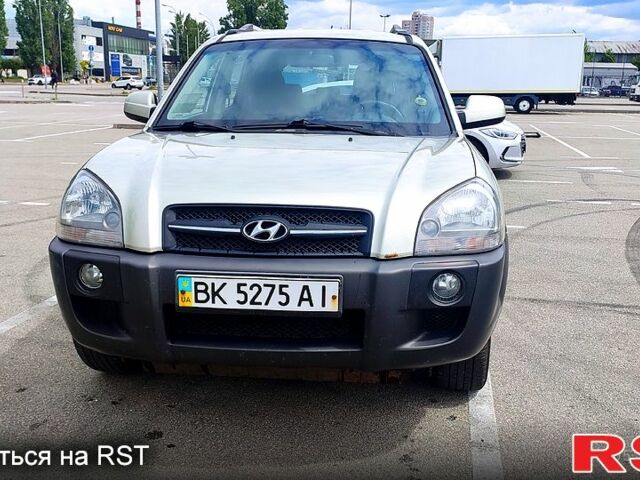 Серый Хендай Туксон, объемом двигателя 2 л и пробегом 249 тыс. км за 7300 $, фото 1 на Automoto.ua