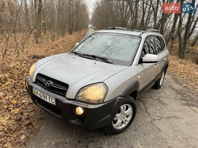 Серый Хендай Туксон, объемом двигателя 1.98 л и пробегом 269 тыс. км за 7100 $, фото 1 на Automoto.ua