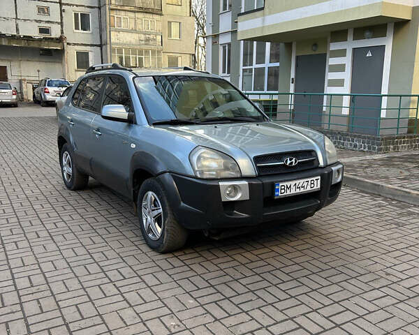 Серый Хендай Туксон, объемом двигателя 1.98 л и пробегом 269 тыс. км за 7500 $, фото 1 на Automoto.ua