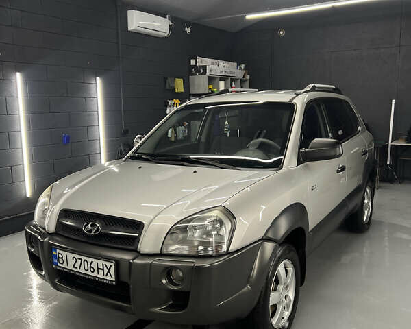 Хендай Туксон 2007 в Полтаве на Automoto.ua Серый Хендай Туксон, объемом двигателя 1.98 л и пробегом 190 тыс. км за 8300 $, фото 1 на Automoto.ua