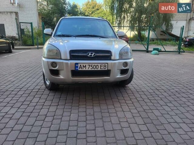 Сірий Хендай Туксон, об'ємом двигуна 2 л та пробігом 241 тис. км за 6500 $, фото 1 на Automoto.ua