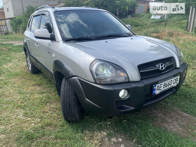 Сірий Хендай Туксон, об'ємом двигуна 1.98 л та пробігом 227 тис. км за 7500 $, фото 1 на Automoto.ua