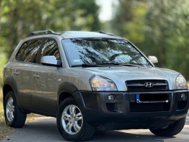 Хендай Туксон 2007 в Харькове на Automoto.ua Серый Хендай Туксон, объемом двигателя 2 л и пробегом 200 тыс. км за 2500 $, фото 1 на Automoto.ua