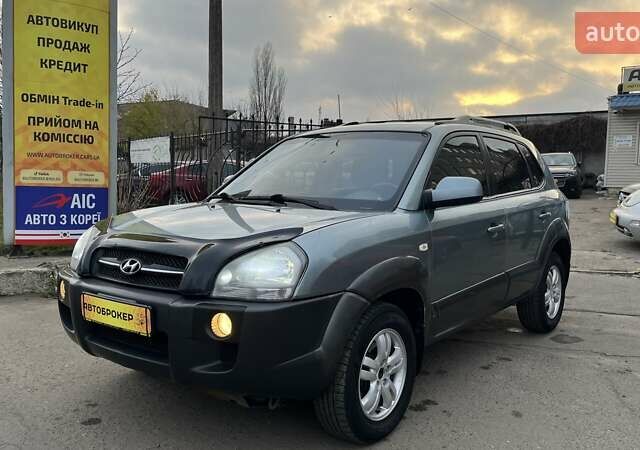 Сірий Хендай Туксон, об'ємом двигуна 1.98 л та пробігом 281 тис. км за 7200 $, фото 1 на Automoto.ua