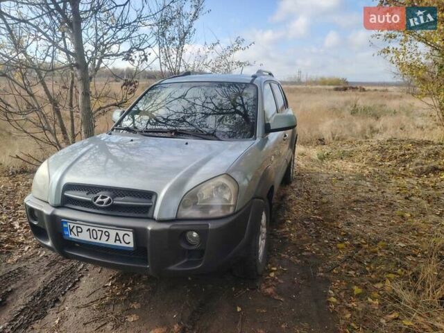 Хендай Туксон 2007 в Запорожье на Automoto.ua Серый Хендай Туксон, объемом двигателя 2 л и пробегом 213 тыс. км за 4800 $, фото 1 на Automoto.ua