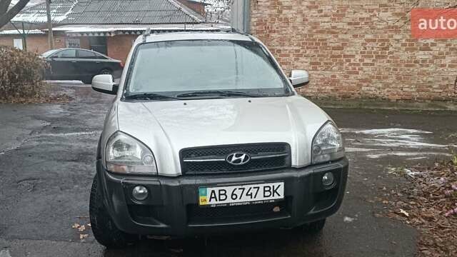 Сірий Хендай Туксон, об'ємом двигуна 1.98 л та пробігом 122 тис. км за 8300 $, фото 1 на Automoto.ua