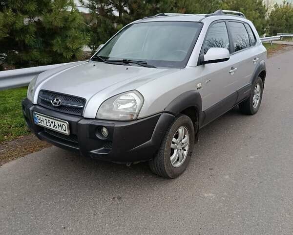 Сірий Хендай Туксон, об'ємом двигуна 2 л та пробігом 335 тис. км за 7200 $, фото 1 на Automoto.ua