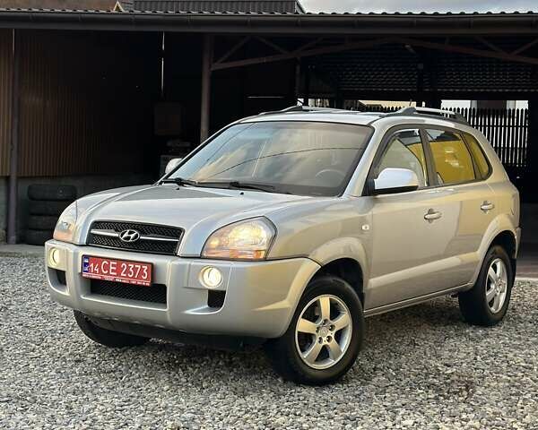 Хендай Туксон 2007 в Бережанах на Automoto.ua Серый Хендай Туксон, объемом двигателя 2 л и пробегом 172 тыс. км за 7400 $, фото 1 на Automoto.ua