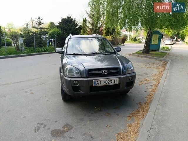 Сірий Хендай Туксон, об'ємом двигуна 1.98 л та пробігом 325 тис. км за 7800 $, фото 1 на Automoto.ua