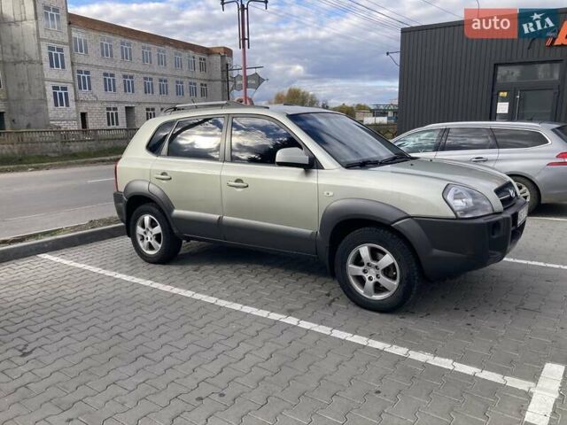 Хендай Туксон 2007 в Виннице на Automoto.ua Серый Хендай Туксон, объемом двигателя 2 л и пробегом 143 тыс. км за 7500 $, фото 1 на Automoto.ua